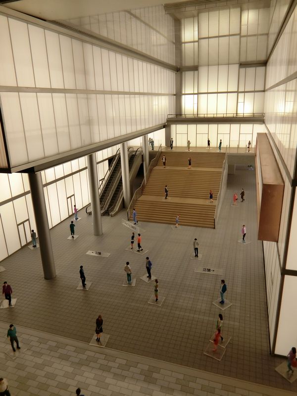 ライオンズタワー岡山千日前の完成予想模型　建物のホール